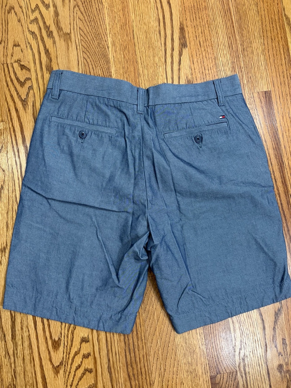Tommy Hilfiger 9" Bluish Gray Flat Front 100% Cotton Chino Shorts (32) - Picture 2 of 9